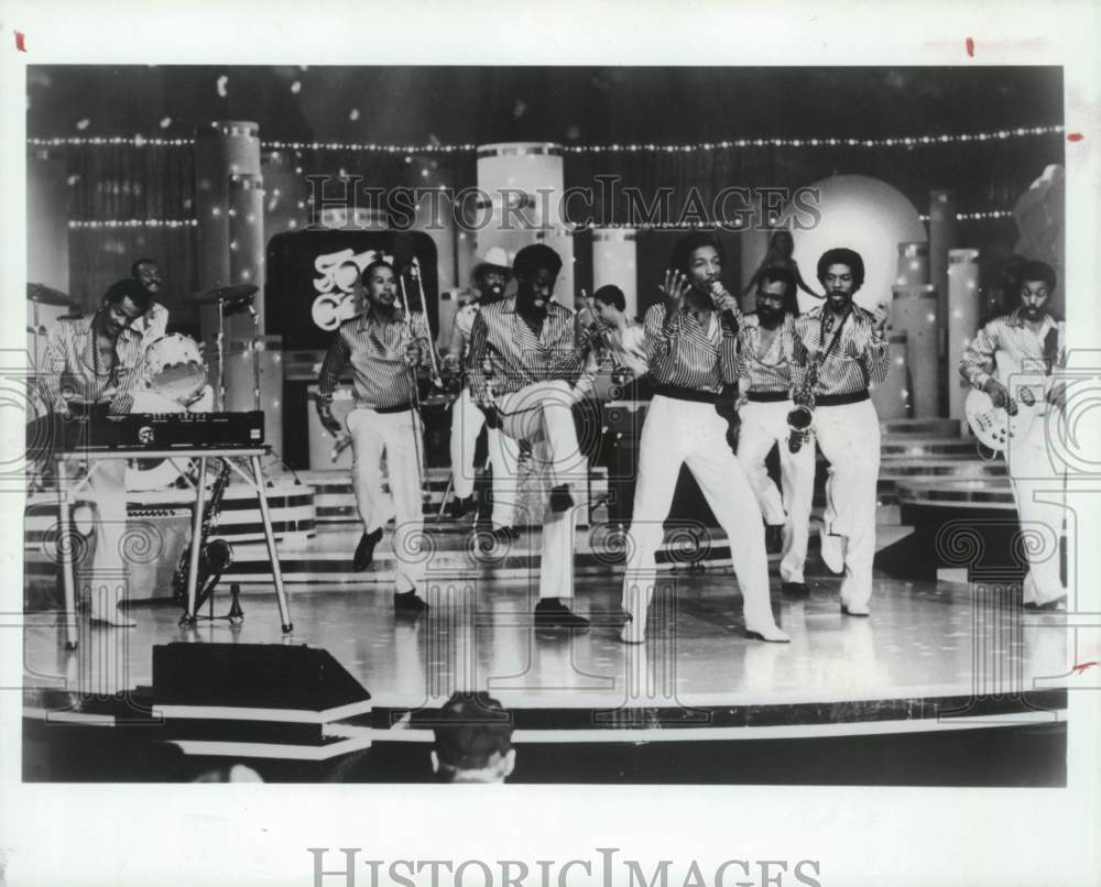 1983 Press Photo Kool & The Gang perform on "Solid Gold," TV show. - hpx13139- Historic Images