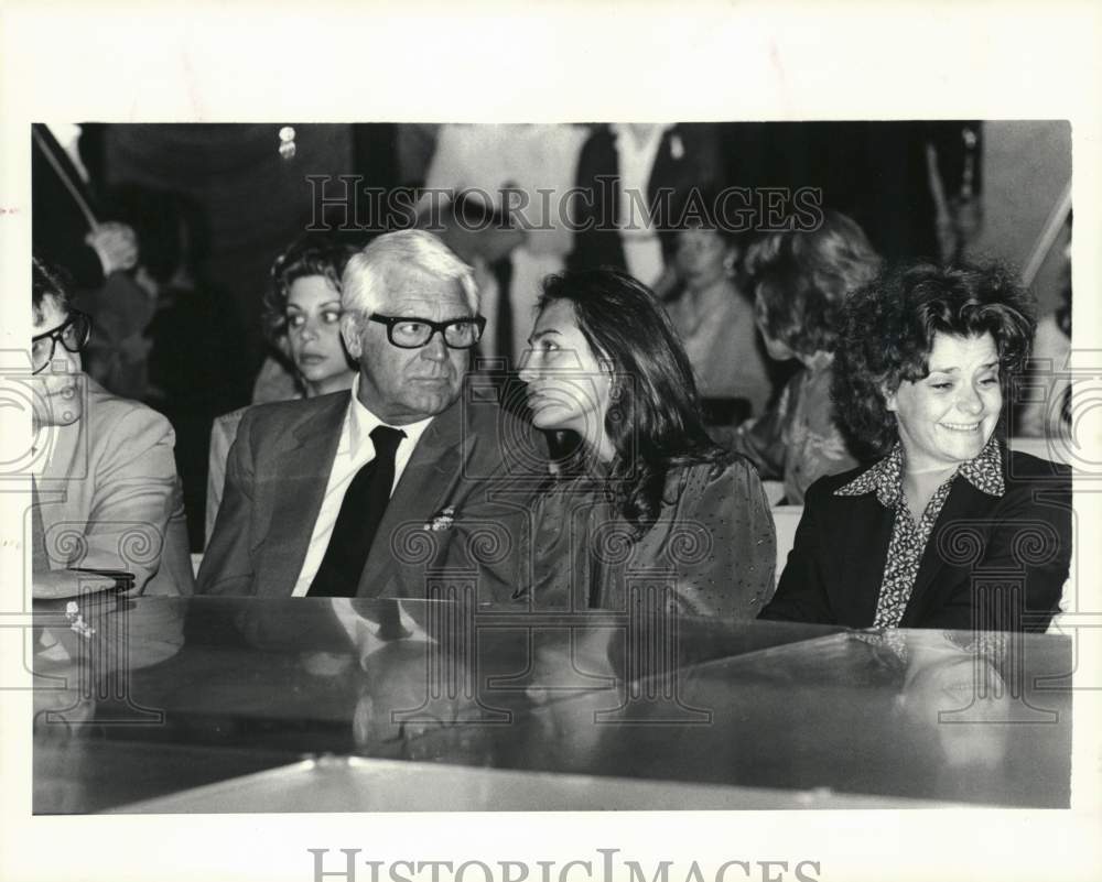 1981 Press Photo Cary Grant, actor, with Barbara at Blassport. - hpx13252- Historic Images