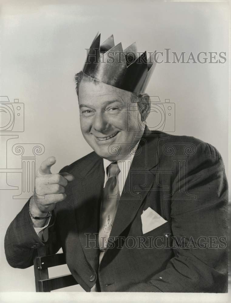 1959 Press Photo Arthur Godfrey, television host, wears a crown. - hpx14153- Historic Images