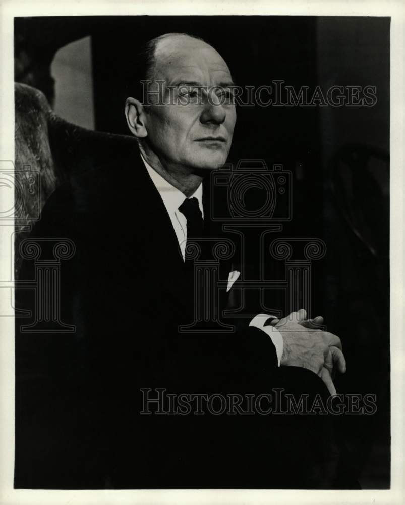 1956 Press Photo Sir John Gielgud stars in "The Browning Version," on CBS-TV.- Historic Images