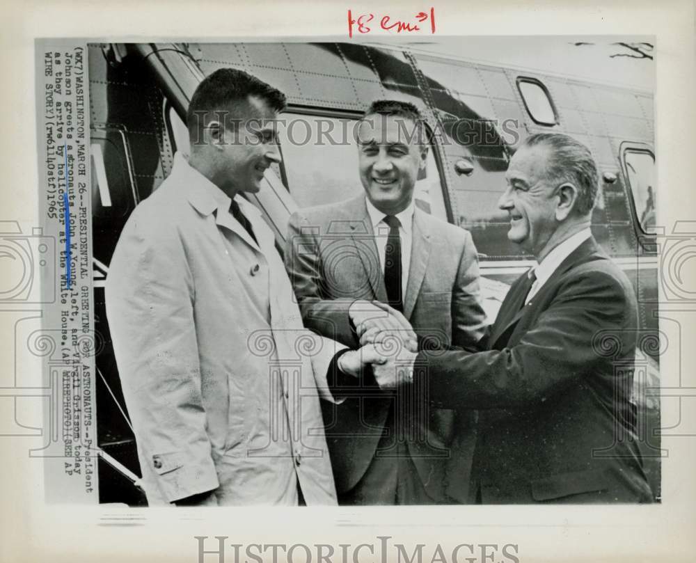 1965 Press Photo President Johnson greets astronauts Young and Grissom in D.C.- Historic Images