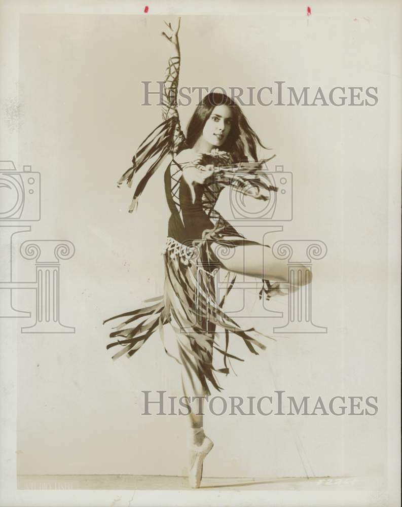 1960 Press Photo Veronika Mlakar of Chicago Opera Ballet in &quot;Carmen&quot; - hpx16325- Historic Images