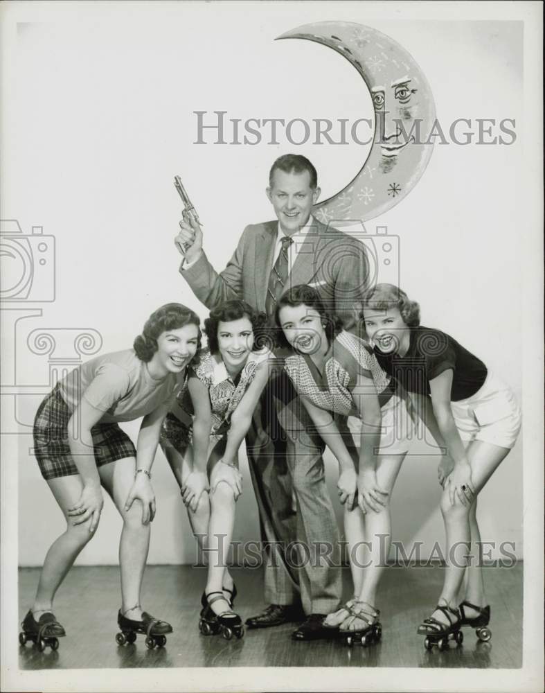 1951 Press Photo Vaughn Monroe and The Moon Maids on &#39;Camel Caravan&#39; on CBS-TV- Historic Images