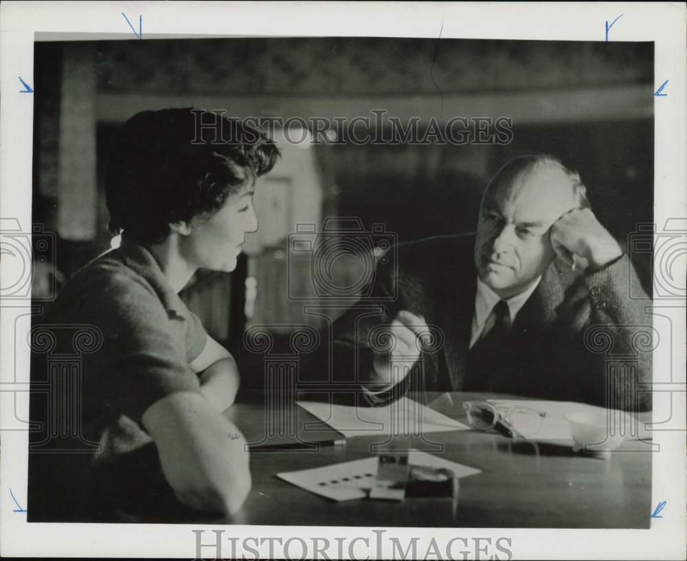 1960 Press Photo Dr. George Gallup at &quot;Mirror of America&quot; poll testing center.- Historic Images