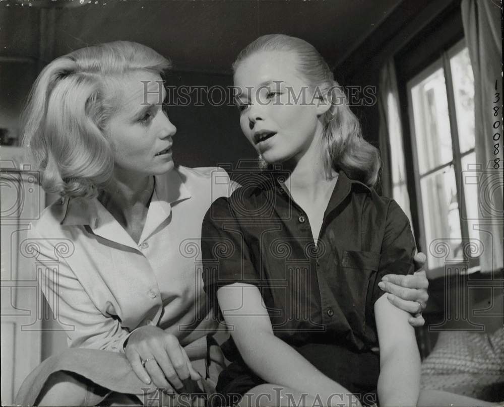 1960 Press Photo Eva Marie Saint &amp; Jill Haworth in scene from &quot;Exodus- Historic Images