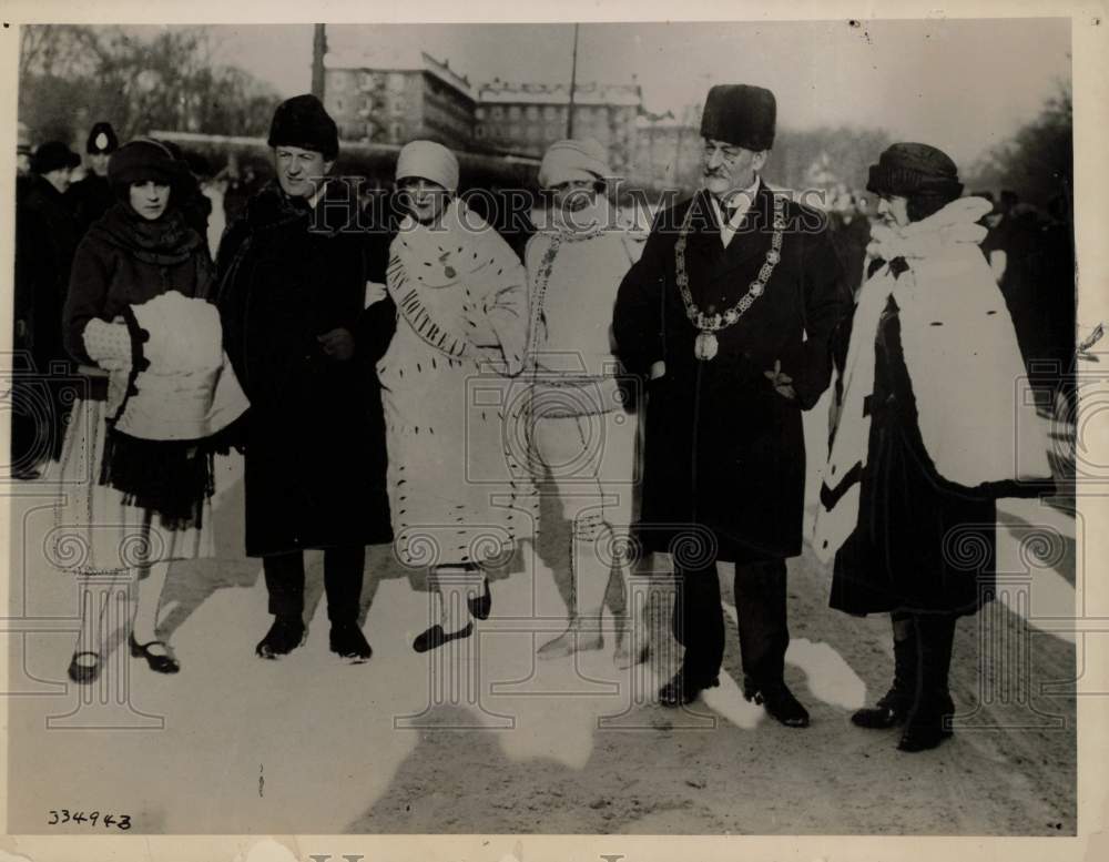 1922 Press Photo Mayor Frederick Martin of Montreal proclaims holiday, Canada- Historic Images