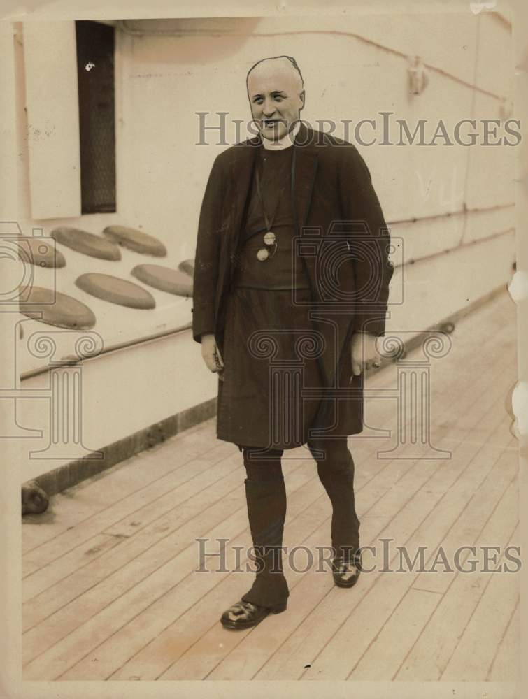 1922 Press Photo Reverend Albert Vietor arrives in New York aboard ship- Historic Images