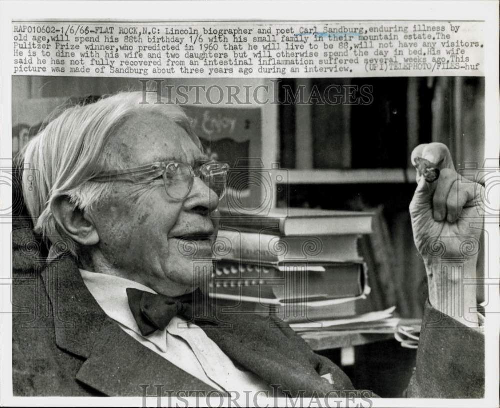 1966 Press Photo Author and poet Carl Sandburg at North Carolina home- Historic Images