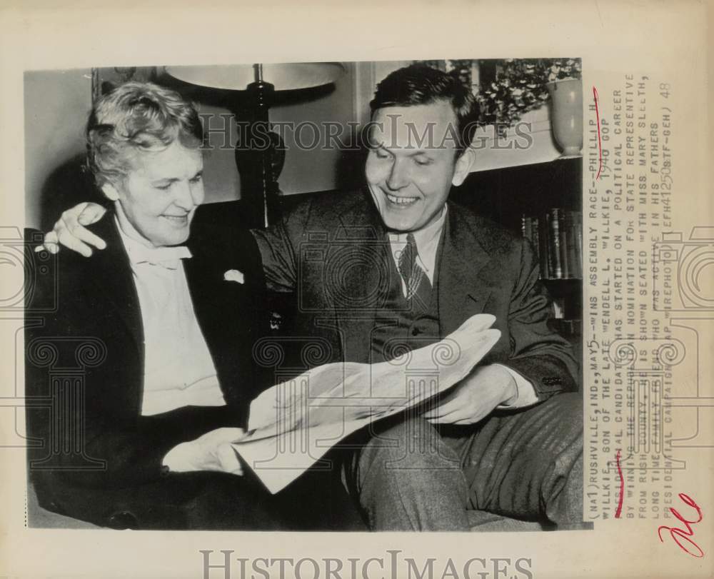 1948 Press Photo Phillip Willkie and Mary Sleeth view results in Indiana- Historic Images