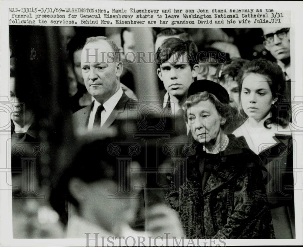 1969 Press Photo Eisenhower family watch General Eisenhower's procession in D.C.- Historic Images