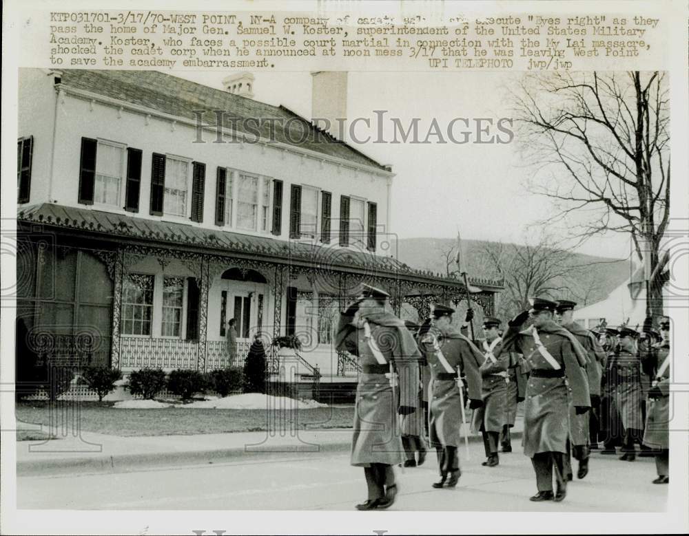 1970 Press Photo Cadets march past West Point superintendent&#39;s home. - kfa13772- Historic Images