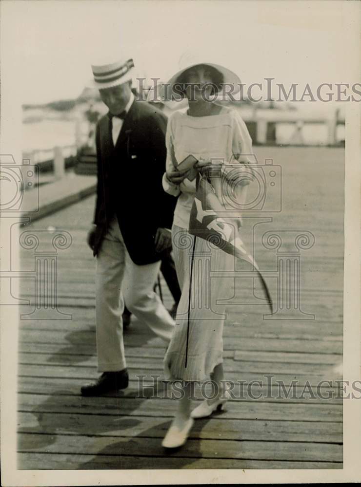 1923 Press Photo Virginia Ryan attends boat races in London. - kfa14153- Historic Images