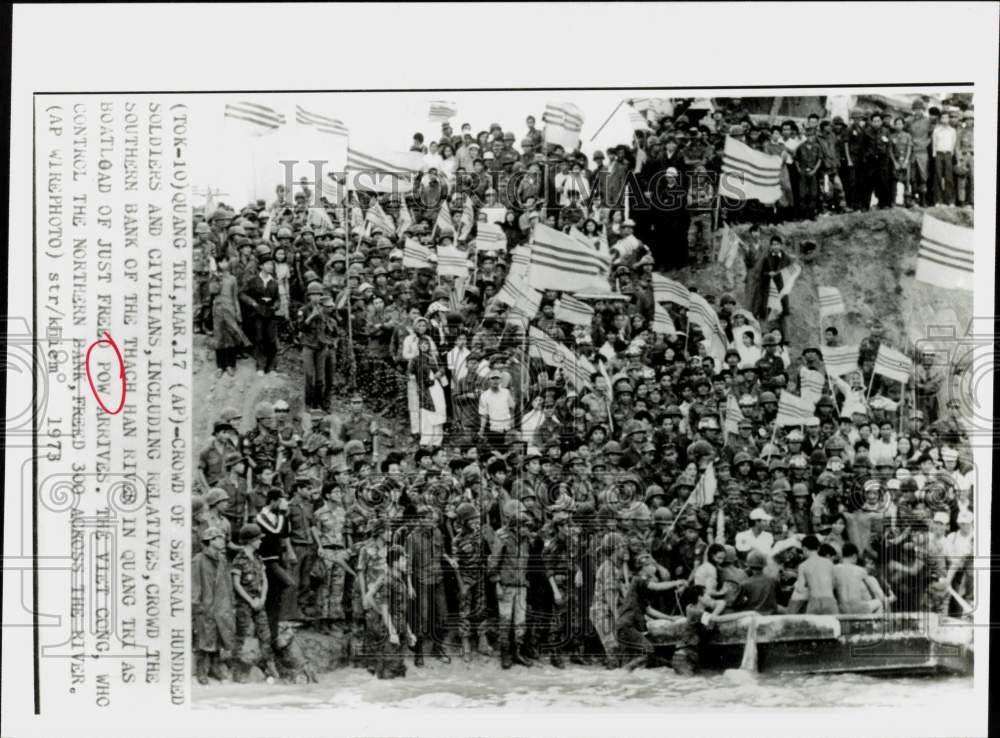 1973 Press Photo Crowd greets released POWs from North Vietnam. - kfa14921- Historic Images