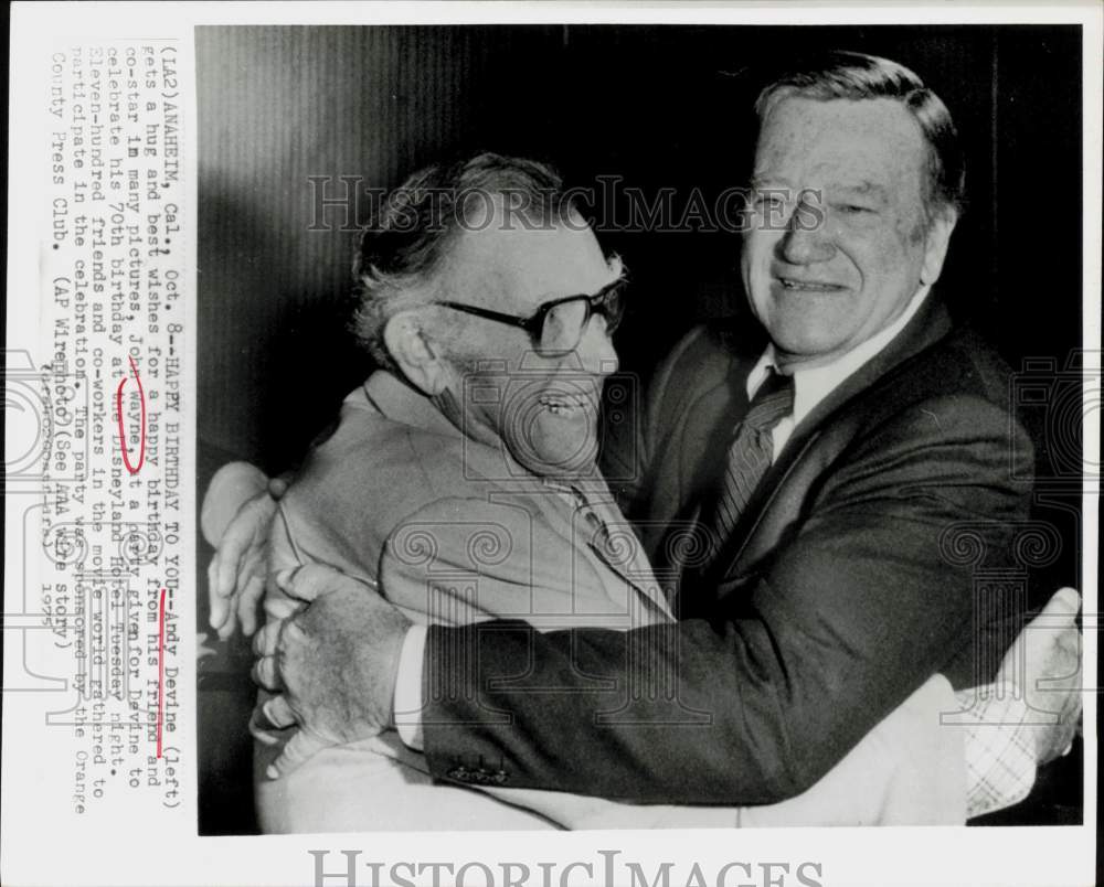 1975 Press Photo Birthday boy Andy Devine gets a hug from John Wayne, Anaheim CA- Historic Images