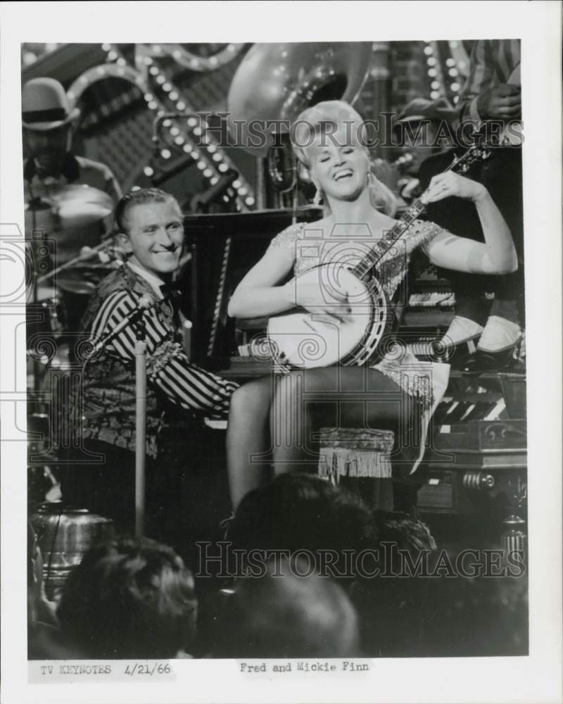 1966 Press Photo Fred and Mickie Finn, entertainers - kfa15426- Historic Images