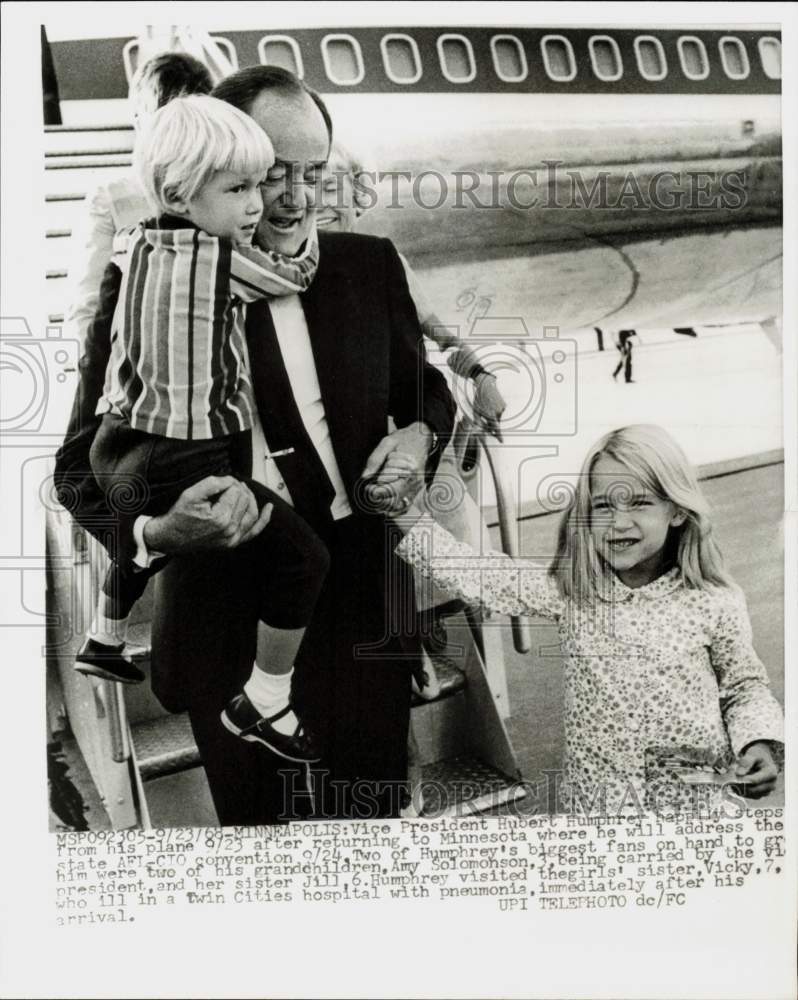 1968 Press Photo Hubert Humphrey is greeted by his grandchildren in Minneapolis- Historic Images