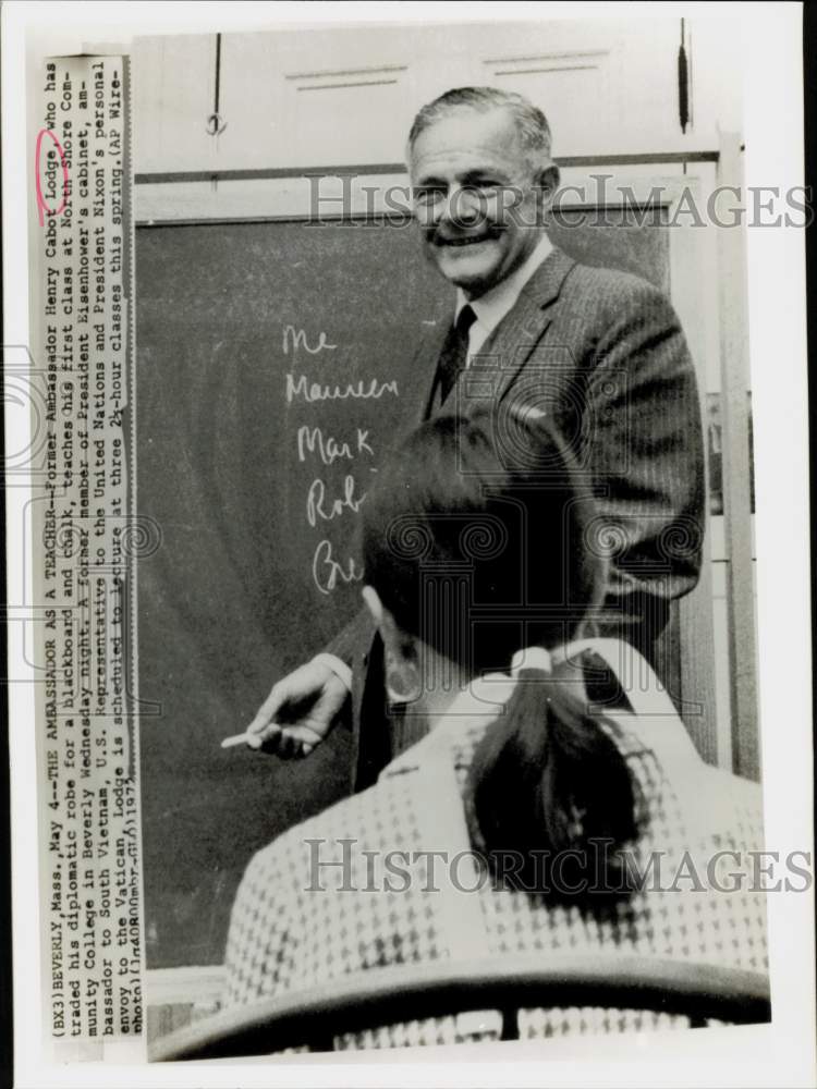 1972 Press Photo Henry Cabot Lodge teaches at North Shore Community College, MA- Historic Images