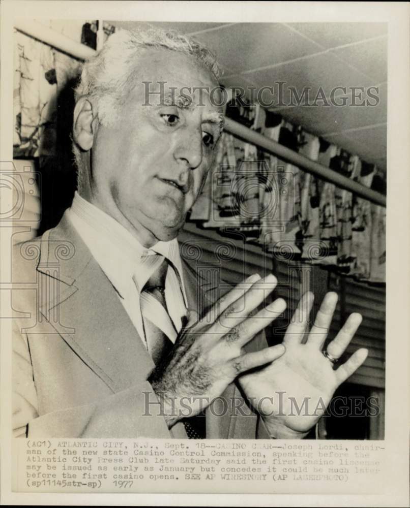 1977 Press Photo Casino Commission chair Joseph Bordi speaks in Atlantic City- Historic Images