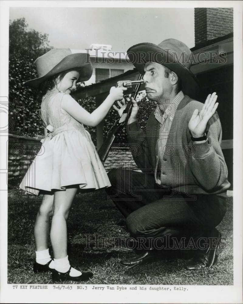 1963 Press Photo Actor Jerry Van Dyke and his daughter, Kelly play - kfa17830- Historic Images