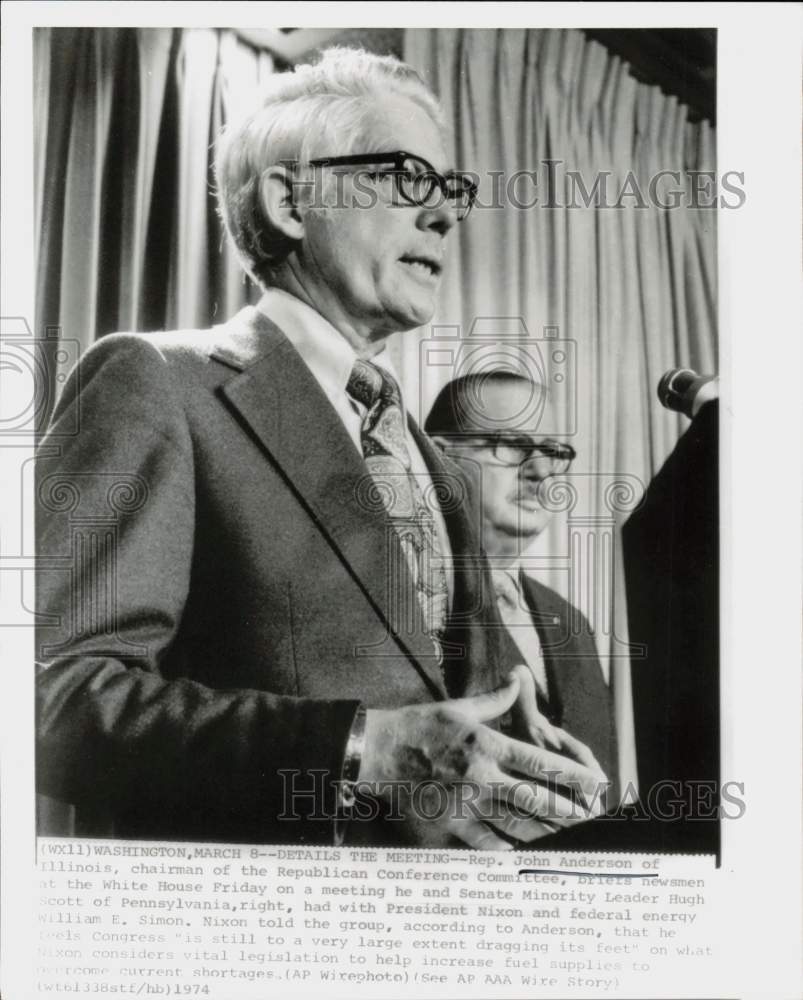 1974 Press Photo John Anderson briefs newsmen at the White House. - kfa18919- Historic Images