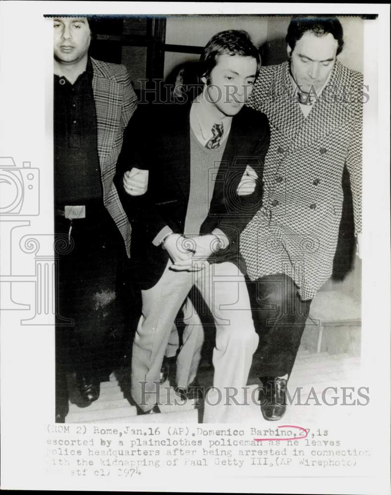 1974 Press Photo Domenico Barbino escorted after kidnapping arrest in Rome.- Historic Images