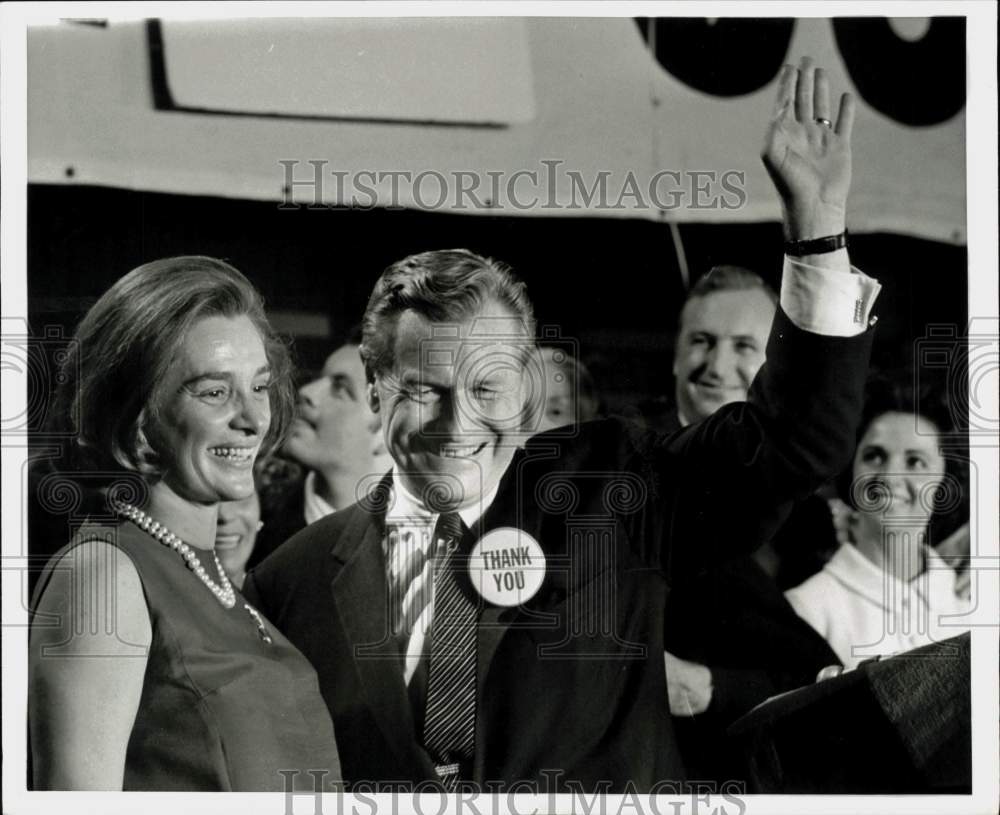 1966 Press Photo Nelson Rockefeller and wife Happy wave to crowd in New York- Historic Images