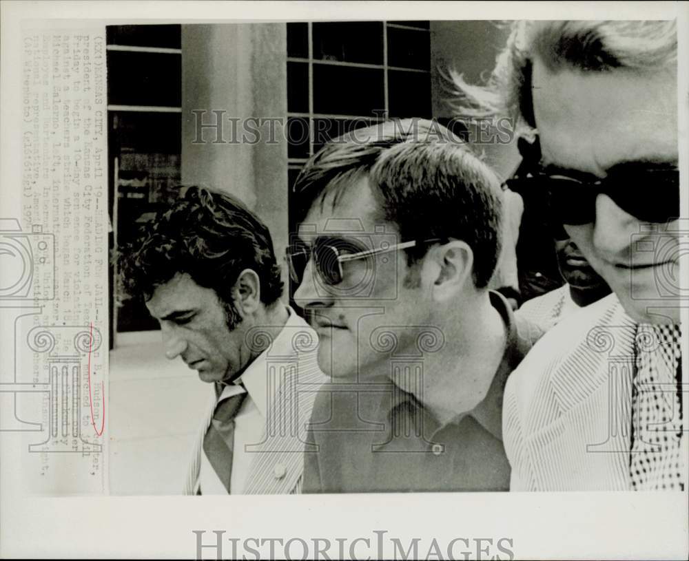 1974 Press Photo Norman B. Hudson escorted to jail in Kansas City - kfa22528- Historic Images