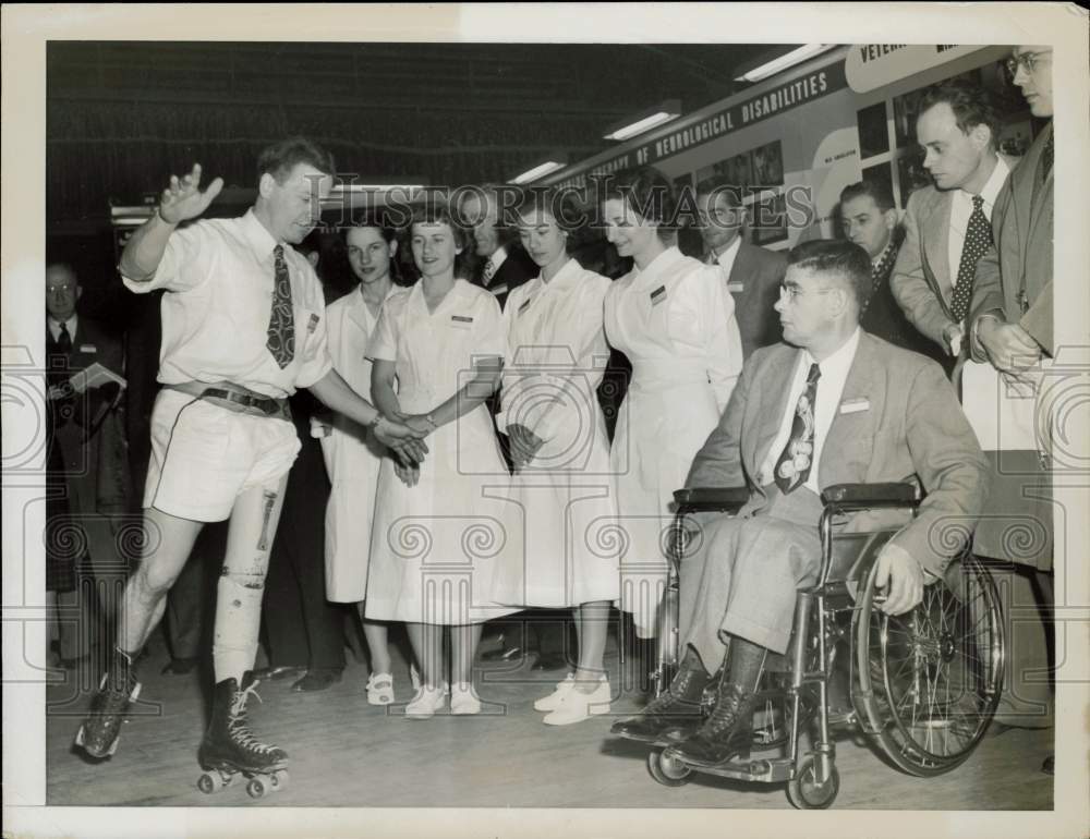 1949 Press Photo Donn Kerr roller skating for paraplegics in Washington- Historic Images