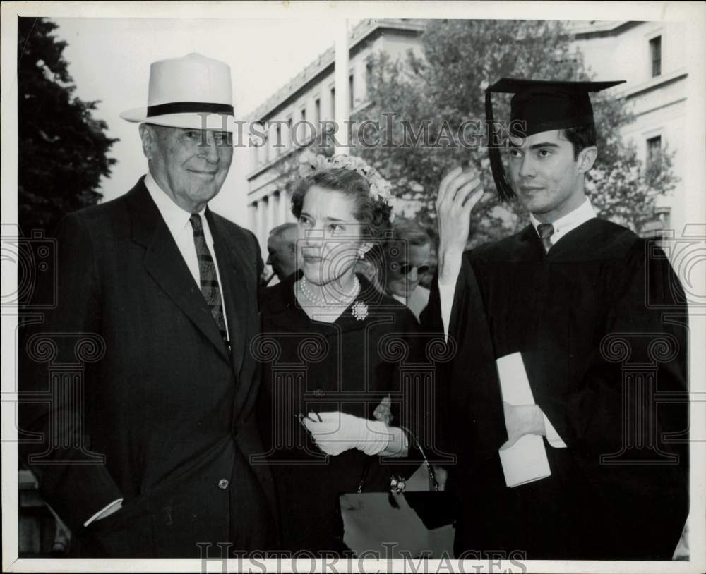 1961 Press Photo Mr. &amp; Mrs. Douglas McArthur at son Arthur&#39;s college graduation- Historic Images