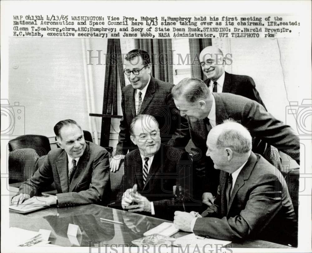 1965 Press Photo Hubert Humphrey and Space Council meet in Washington- Historic Images