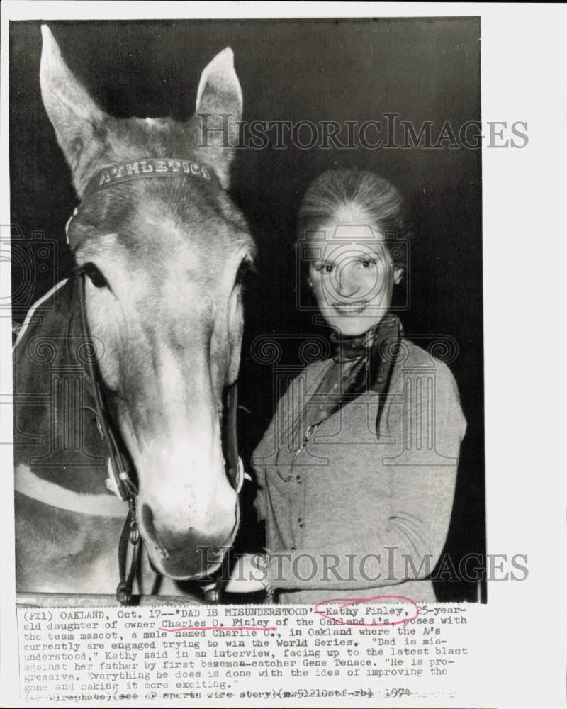 1974 Press Photo Charles Finley's daughter, Kathy Finley, w/ mascot in Oakland- Historic Images