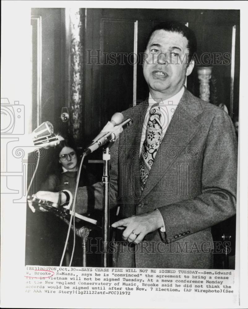 1972 Press Photo Senator Edward W. Brooke at news conference in Boston- Historic Images