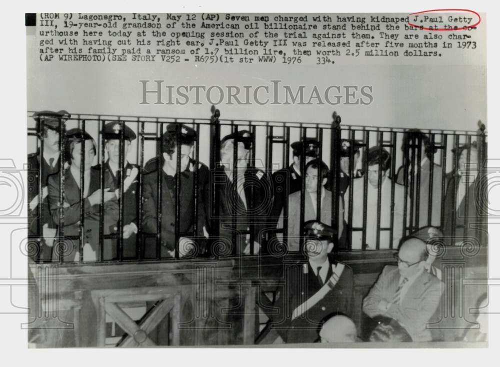 1976 Press Photo Suspected kidnappers of J. Paul Getty III in court in Italy- Historic Images