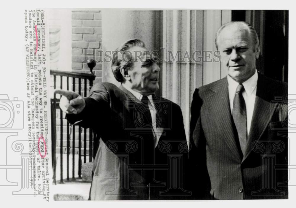 1975 Press Photo Soviet General Secretary Leonid Brezhnev Hosts Ford in Helsinki- Historic Images