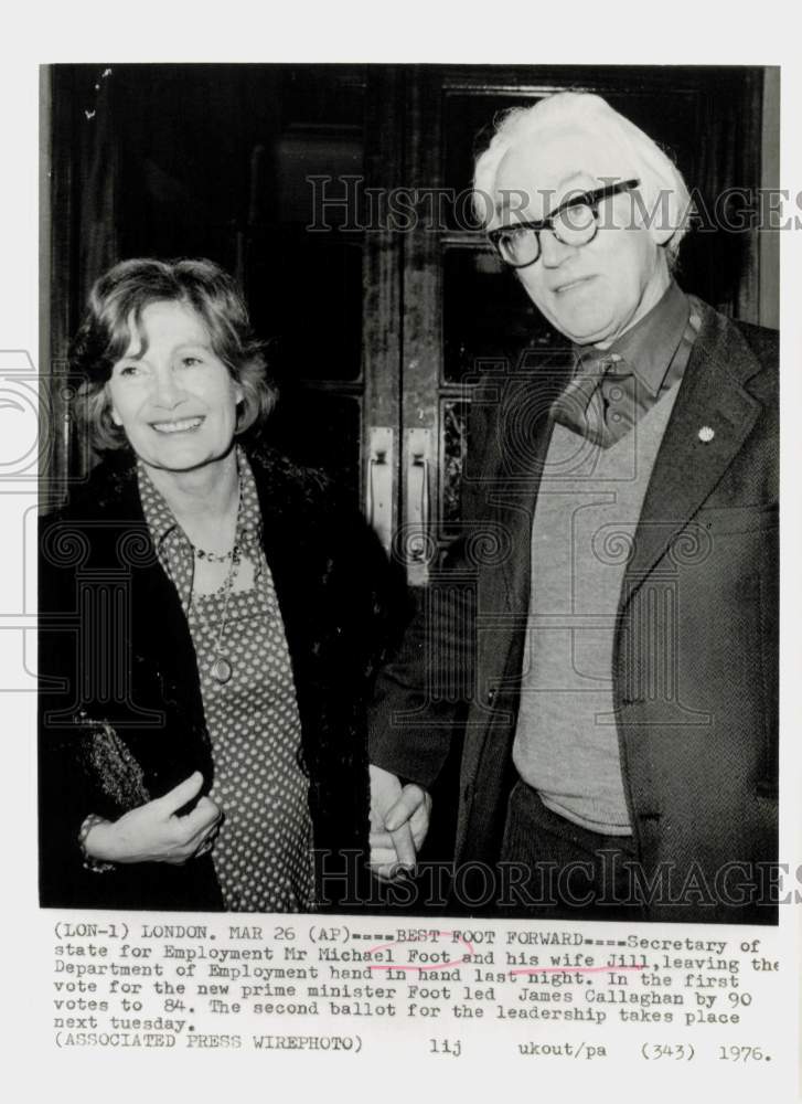 1976 Press Photo Employment State Secretary Michael Foot and wife Jill in London- Historic Images