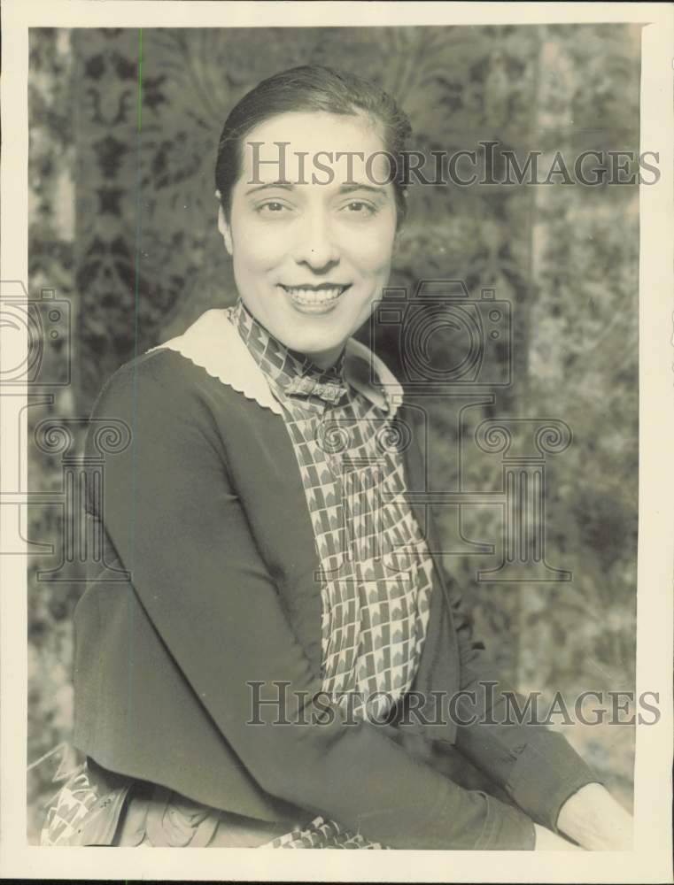 1926 Press Photo Yvonne D&#39;Arle models hair style in New York - kfa37090- Historic Images
