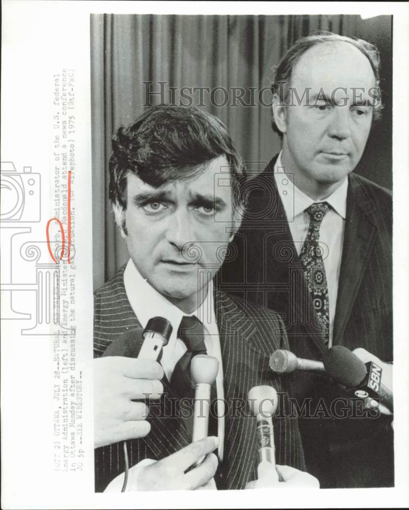 1975 Press Photo Frank Zarb and Donald Macdonald at press conference in Ottawa- Historic Images