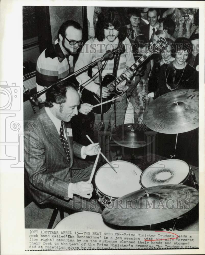 Press Photo Prime Minister Trudeau jams with &#39;The Renaissance&#39; band in Ottawa- Historic Images