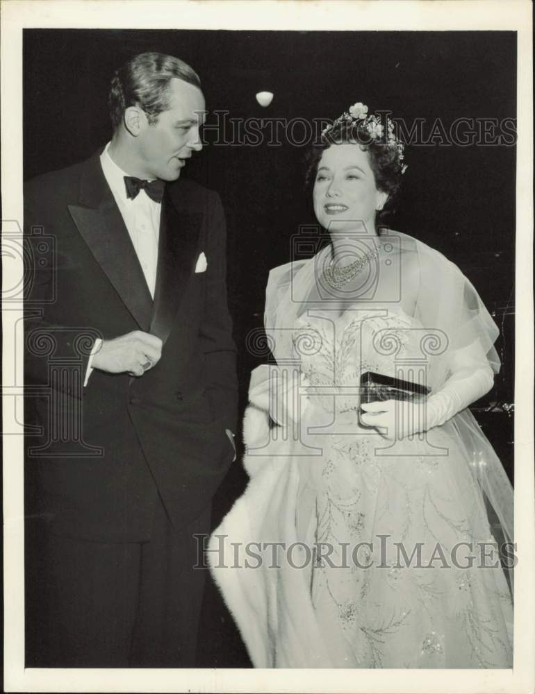 1954 Press Photo Merle Oberon and Prince Christian arrive at New York premiere- Historic Images