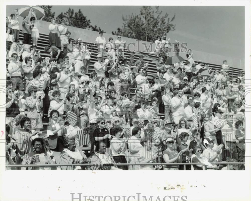 1991 Press Photo Crowd at rally for Operation Desert Storm at North Carolilna- Historic Images