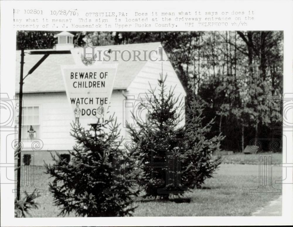 1970 Press Photo Sign at J.J. Housenick&#39;s driveway at Ottsville, Pennsylvania- Historic Images