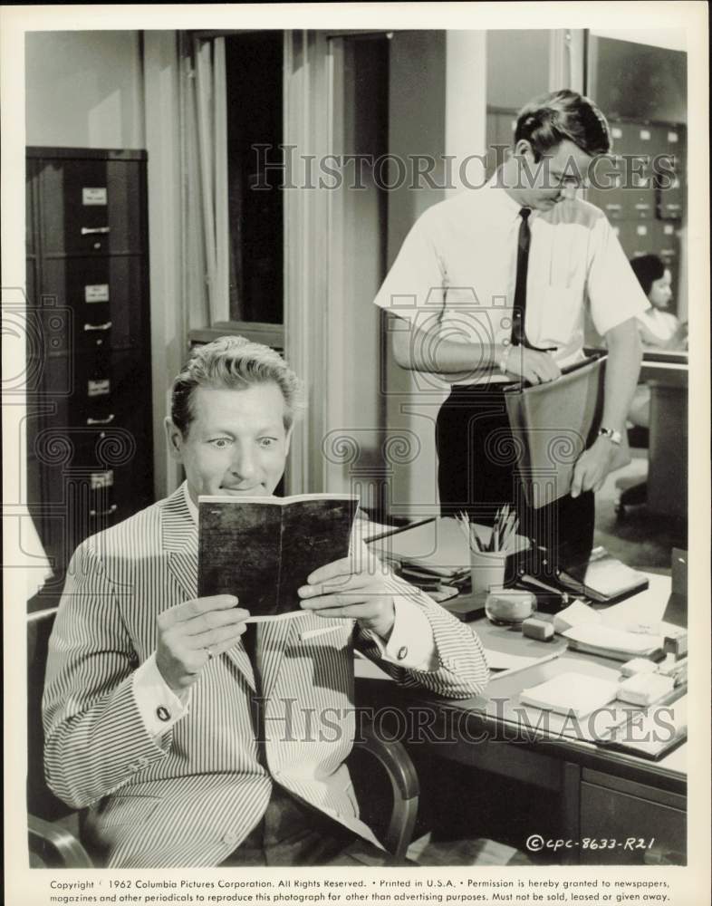 1962 Press Photo Actor Danny Kaye in a scene from a Columbia Pictures film- Historic Images