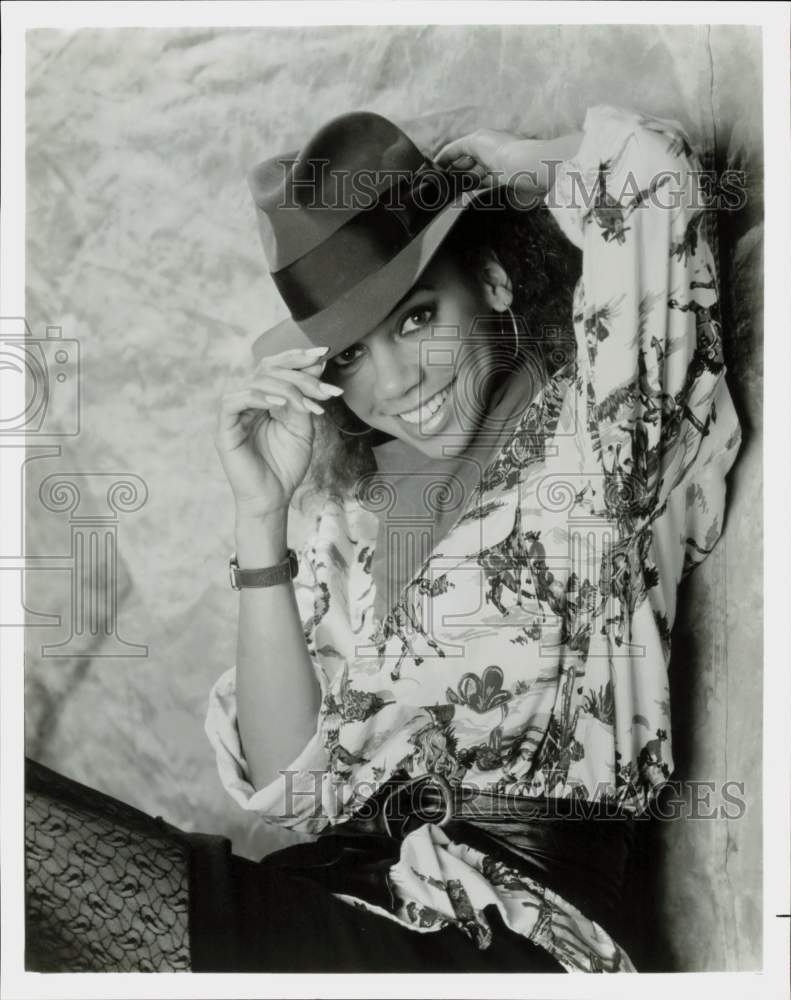 Press Photo Actress Holly Robinson on &quot;21 Jump Street&quot; - kfp05659- Historic Images