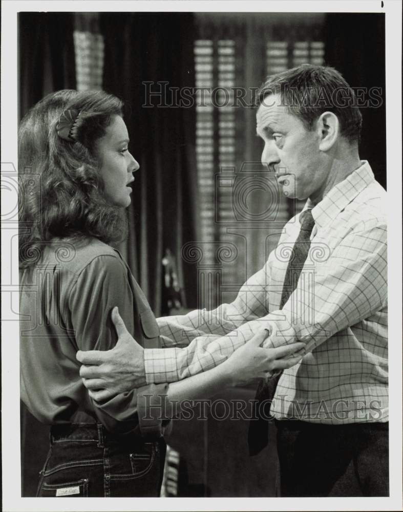 1981 Press Photo Actors Swoosie Kurtz, Tony Randall on &quot;Love, Sidney&quot;- Historic Images