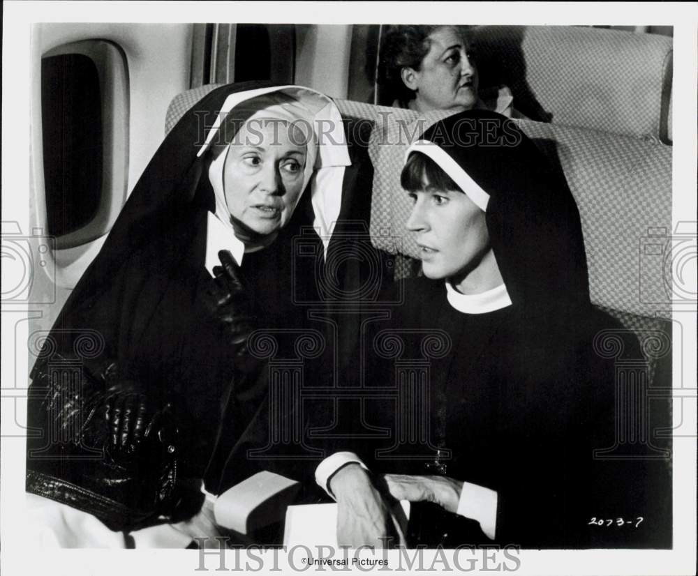 1974 Press Photo Actors Helen Reddy, Martha Scott in &quot;Airport 1975&quot; - kfp11411- Historic Images