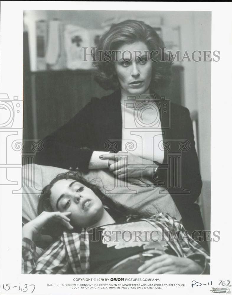 1979 Press Photo Susan Clark and Kathleen Beller in &quot;Promises in the Dark&quot;- Historic Images