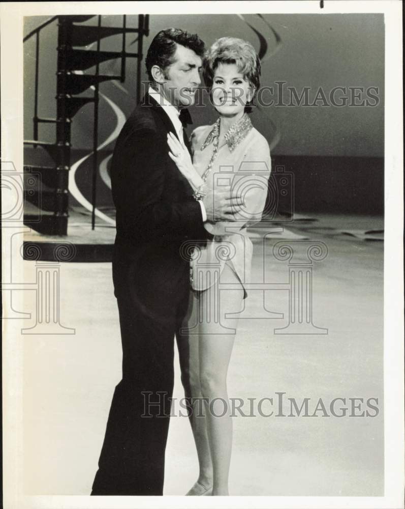 1967 Press Photo Dean Martin &amp; Cyd Charisse on &quot;The Dean Martin Show&quot;- Historic Images