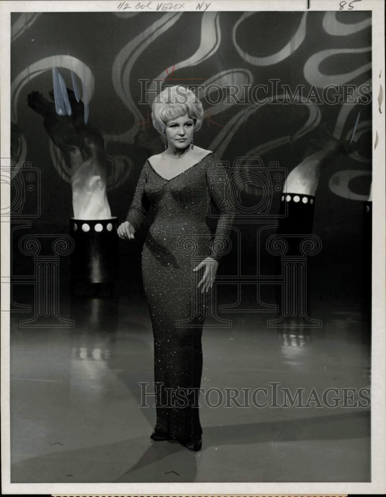 1965 Press Photo Peggy Lee performs on &quot;The Andy Williams Show&quot; - kfx02517- Historic Images