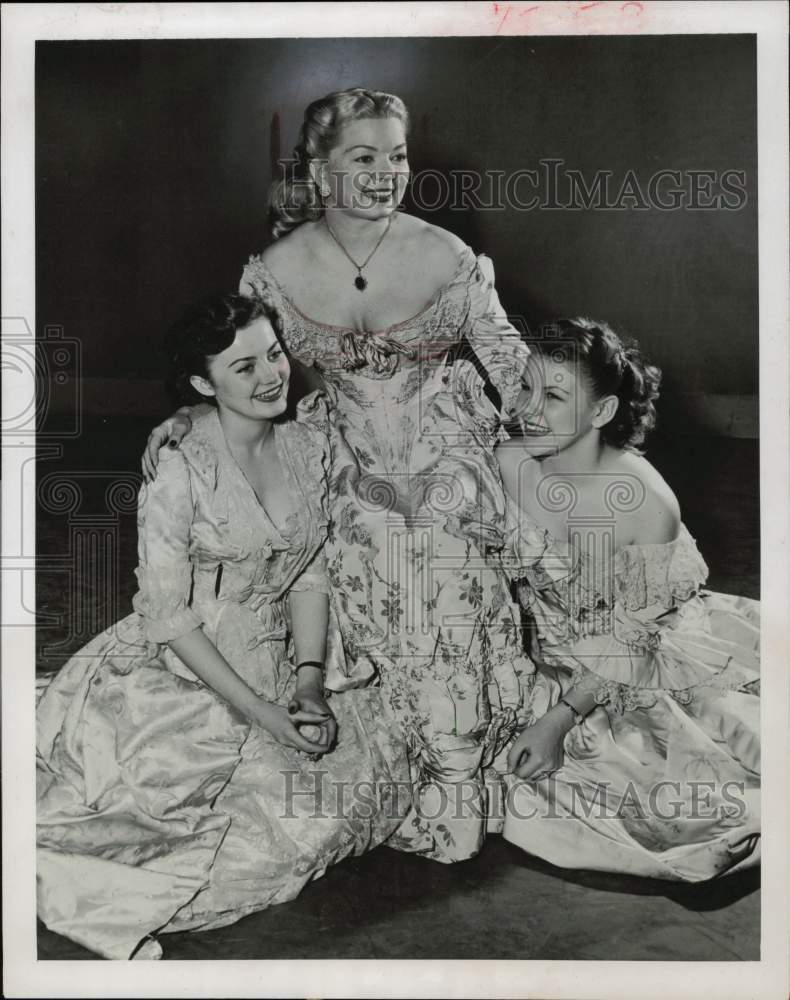 1952 Press Photo Frances Langford, Jackie Loughrey &amp; Juanita Kaplan in New York- Historic Images