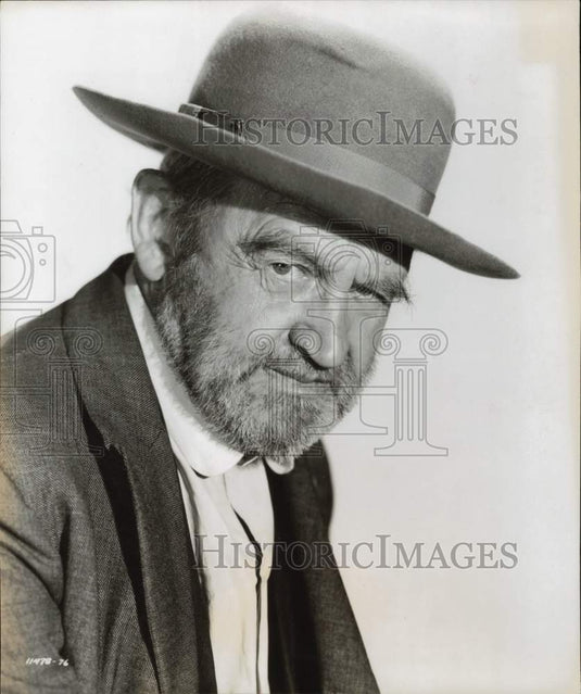 1951 Press Photo Actor Barry Fitzgerald plays a scoundrel in "Silver City"- Historic Images